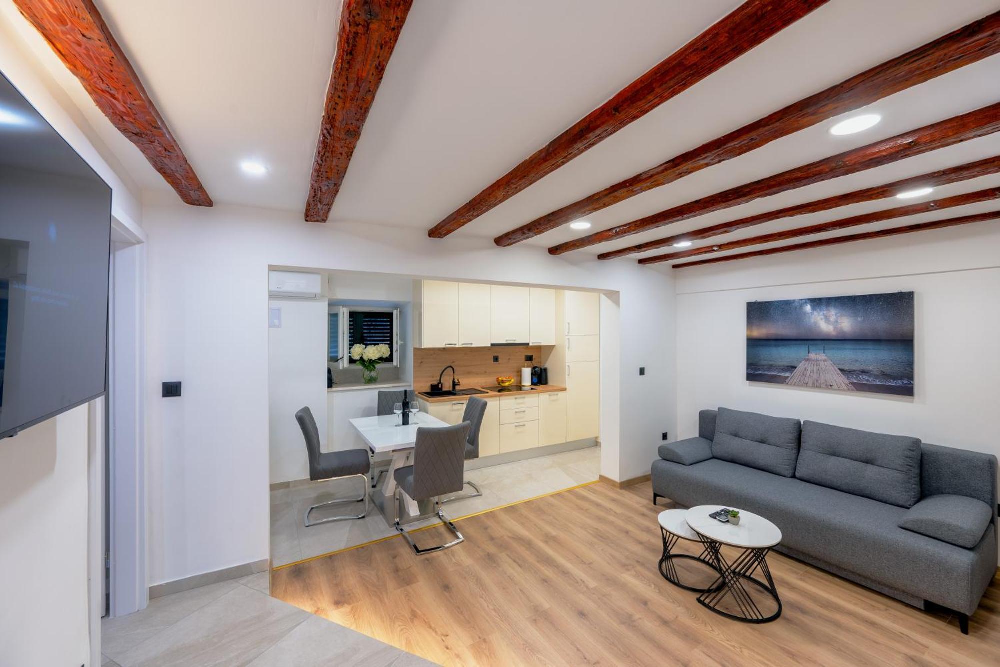 Bernard Deluxe Renovated Peaceful Old Town Gem Apartment Split Exterior photo