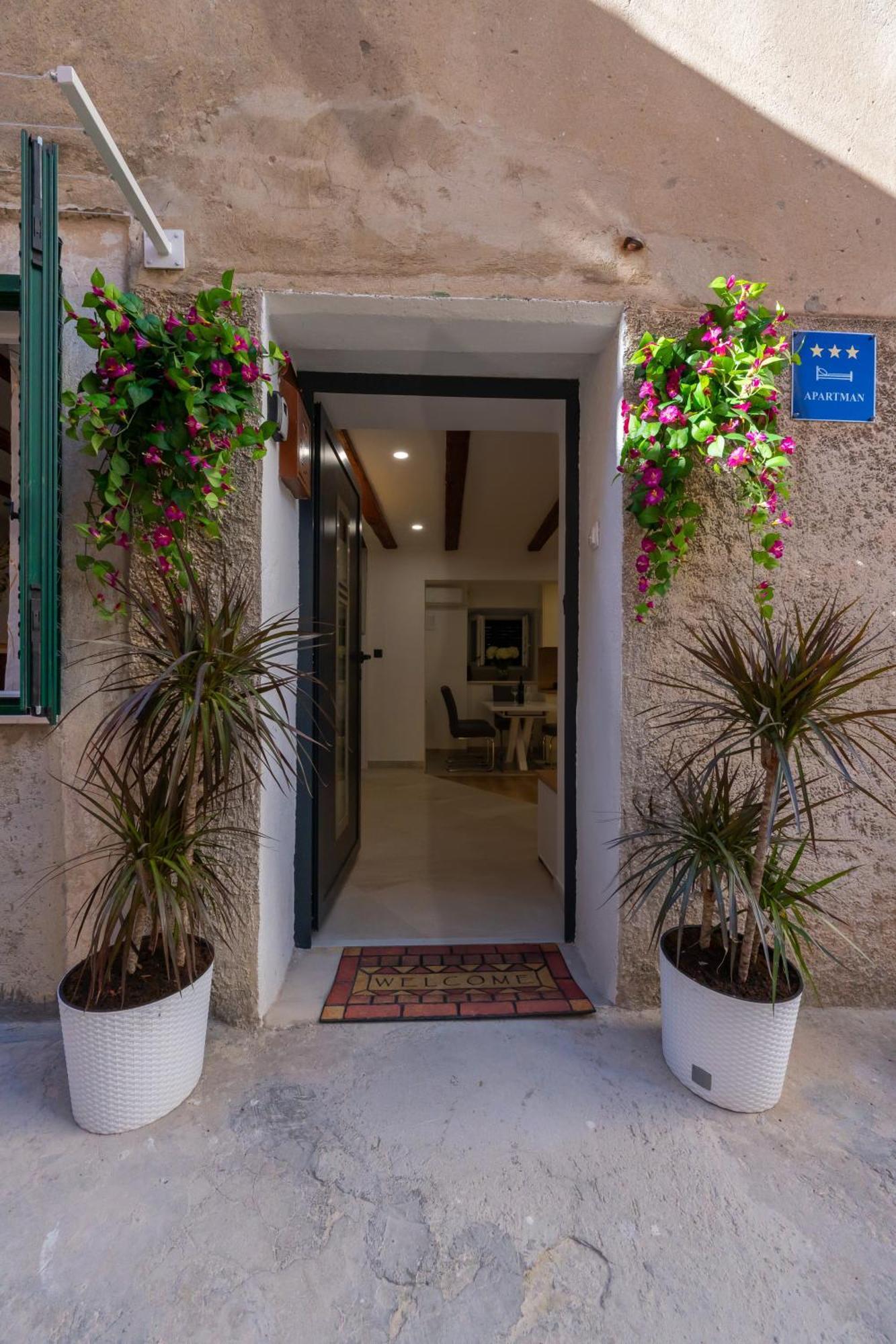 Bernard Deluxe Renovated Peaceful Old Town Gem Apartment Split Exterior photo
