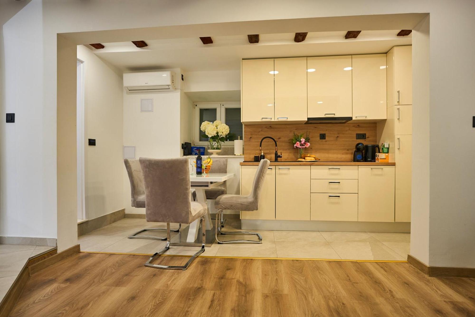 Bernard Deluxe Renovated Peaceful Old Town Gem Apartment Split Exterior photo