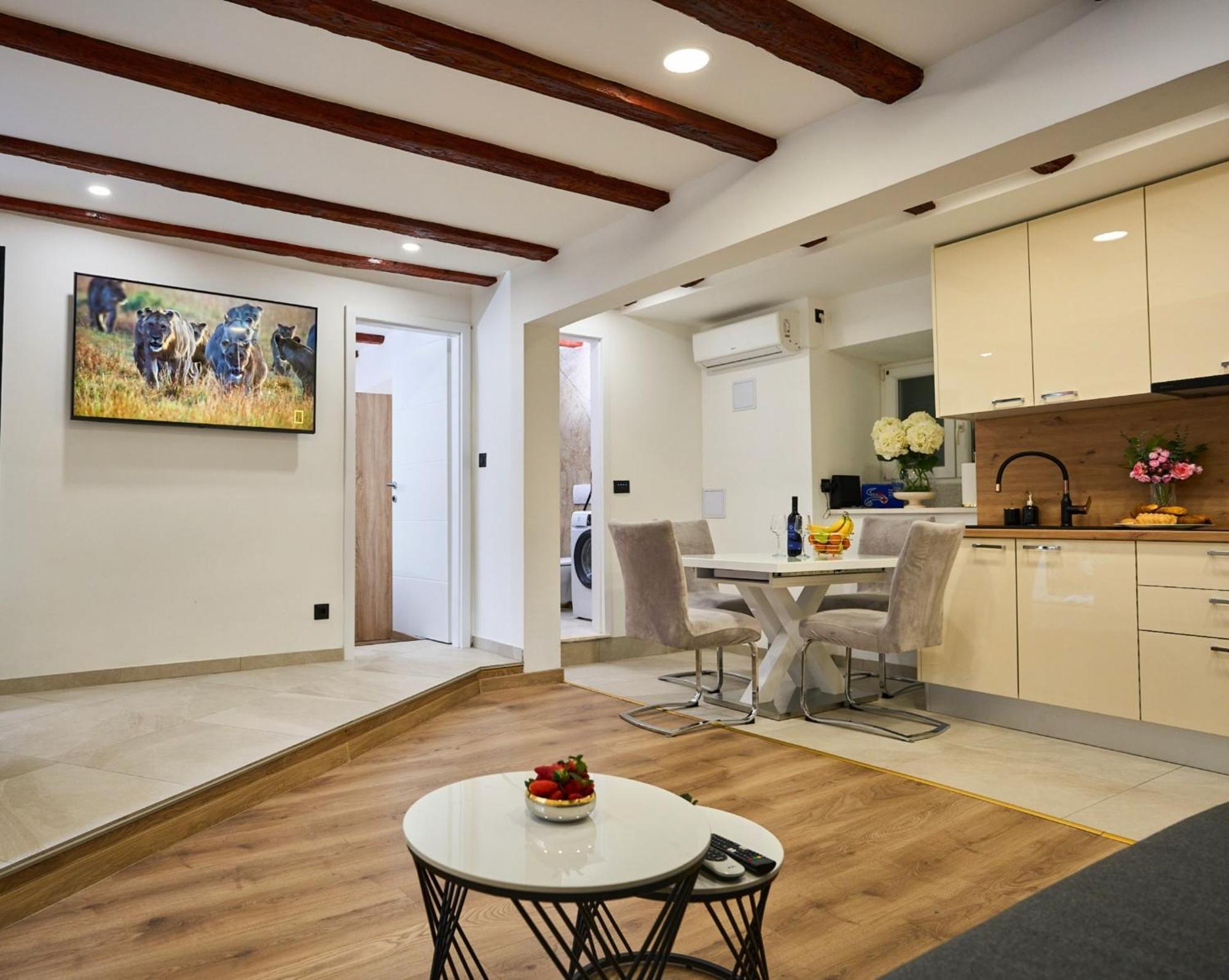 Bernard Deluxe Renovated Peaceful Old Town Gem Apartment Split Exterior photo