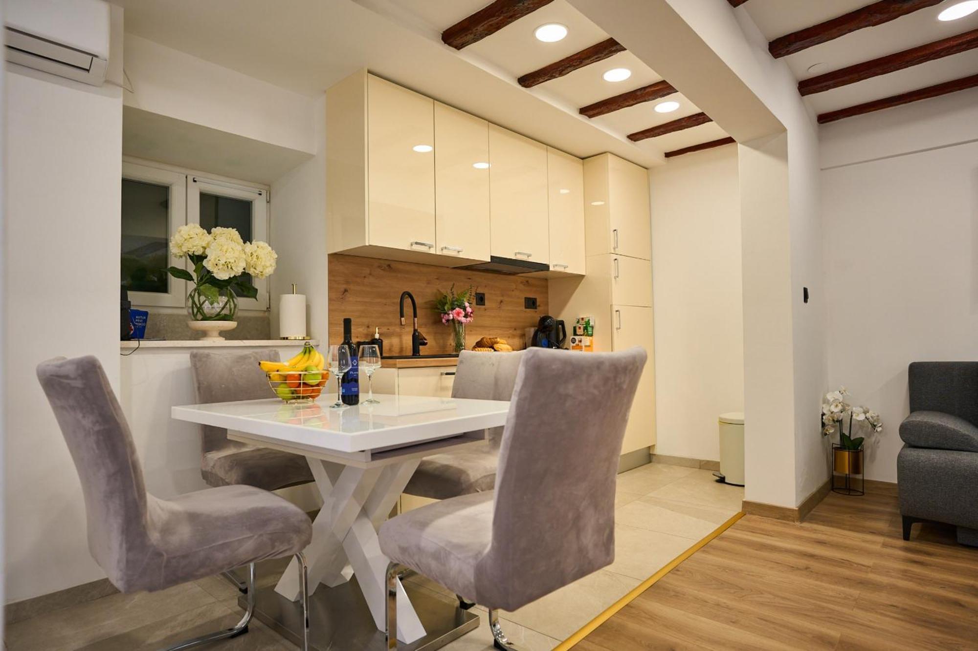 Bernard Deluxe Renovated Peaceful Old Town Gem Apartment Split Exterior photo